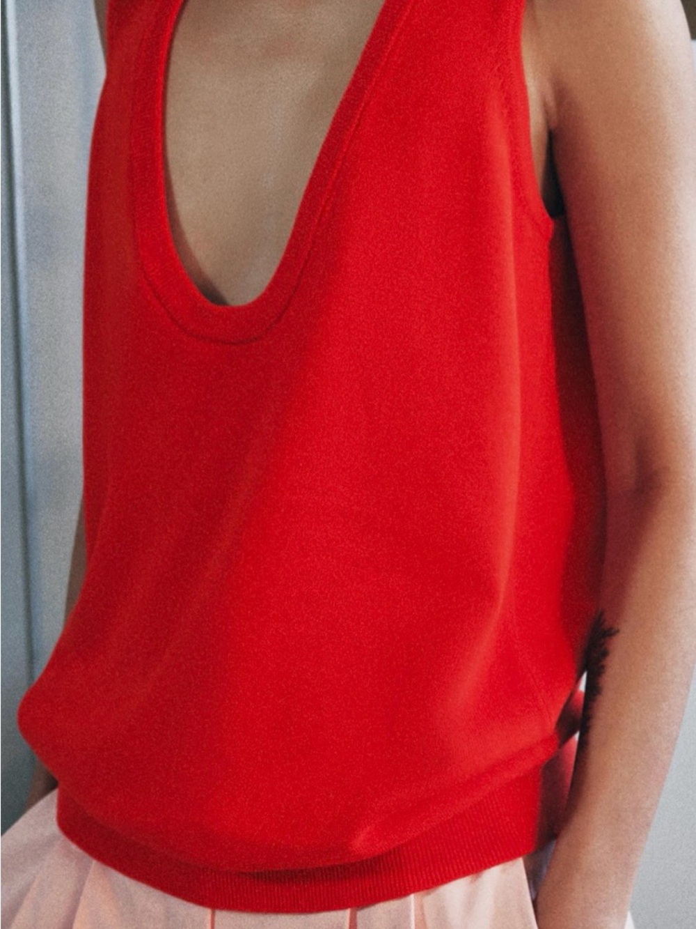 Zara Red Sleeveless Knit V-Neck Top - Picture 4 of 4